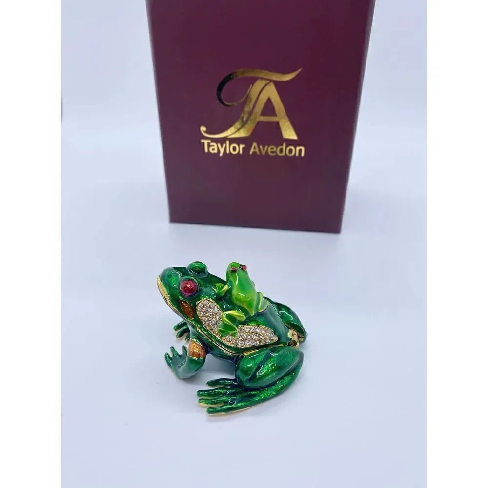 Taylor Avedon frog - Picture 4 of 5